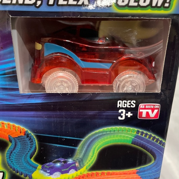 New As Seen On TV Magic Tracks Glow Set - Picture 3 of 11